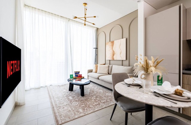 New Cosy 1BR with Pool & Gym in City Centre