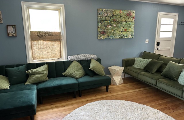 NEW! Cozy cottage walking distance to the Yellowstone River