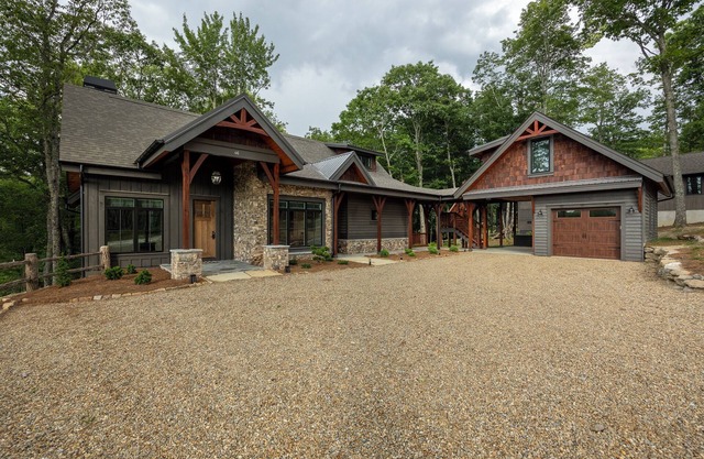 New Custom Home in Chinquapin Rich with Amenities