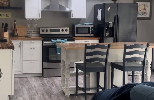 New cute, cozy quiet townhouse