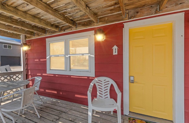 NEW! Dave's Last Resort Poolside-Charming Cabin 1