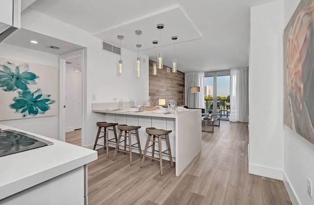 New Deluxe 2 Bed / 2 Bath Deluxe in Hallandale Beach