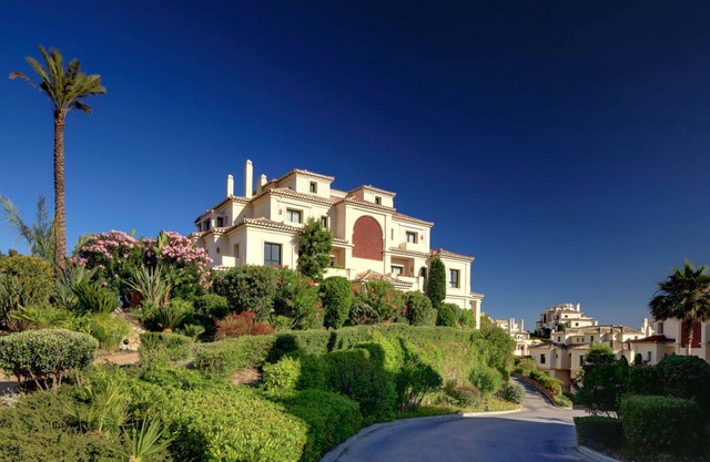 New Design Apartment With Sea View And Vertical Garden