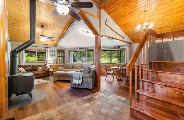 New! Dew Drop Inn - Pet Friendly, 5-min walk to river access