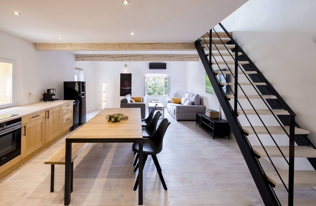 New duplex apartment center Céret, covered terrace located on Canigou