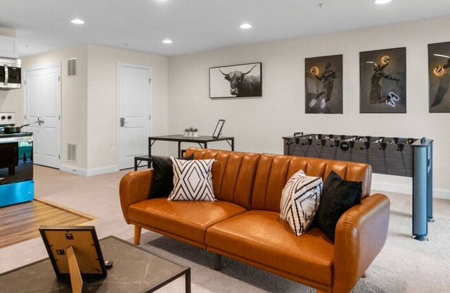 NEW! Entire Guest Suite | BWI AIRPT | Work & Play