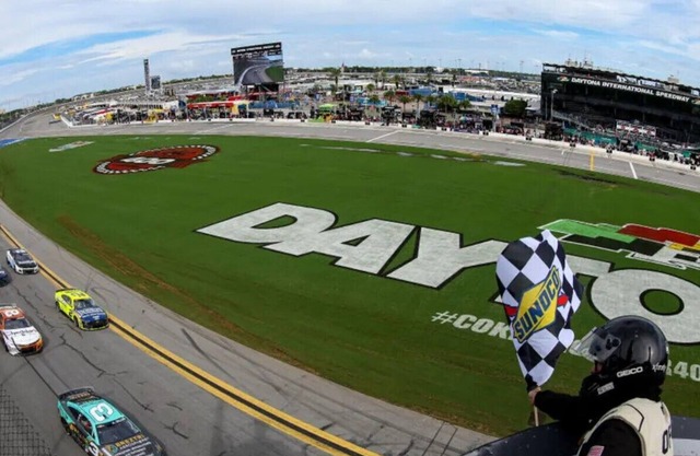 New Fall Rates-Beach in 8 Mins-Smart TVs-Free Parking-Speedway-Golf