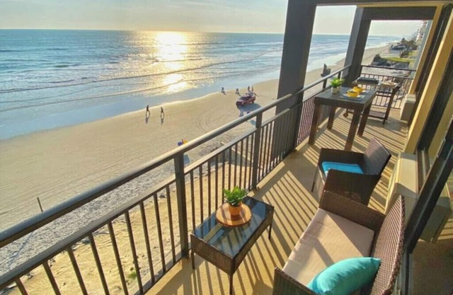 NEW Fantastic Ocean Front Studio in Daytona Beach - Up to 6 Guests!