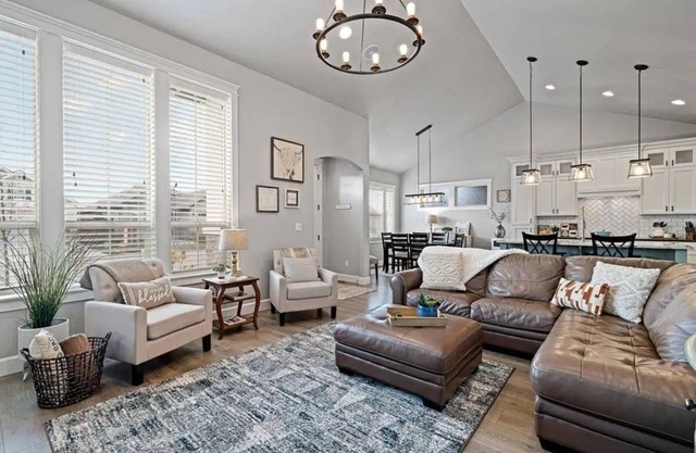 New Farmhouse Cottage in the heart of Treasure valley!