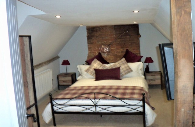 New Forest Escapes. Sleeps 2-6 Quirky, historical and a great base to explore.