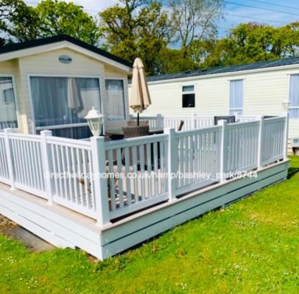 NEW FOREST Hoburne Bashley Holiday Park, Spacious Caravan Sycamore 201 Sleeps 6
