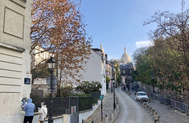 New, fully-equipped architect-designed apartment at the top of Montmartre hill