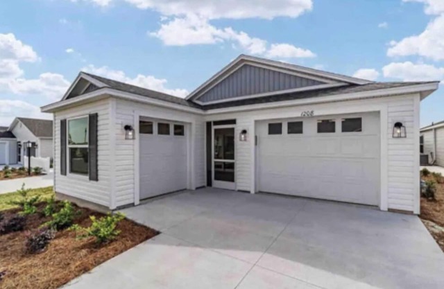 New fully furnished home in the Villages Fl, new 4 seat golf cart included