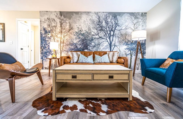 NEW! Fully stocked luxury home 5 min to I-65/I-72.