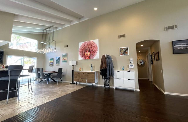 New, Fun Get Away, Vaulted Ceiling, Pool, Hot Tub, New