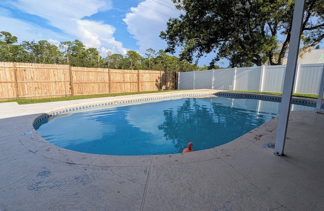 New furniture 3br/2b with grill, board games, and fenced in backyard