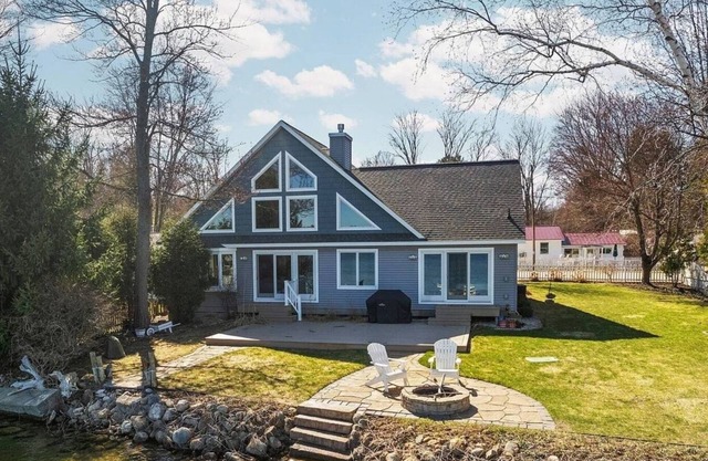 NEW! Green Lake Therapy -Dock, A/C, Kayaks, HotTub