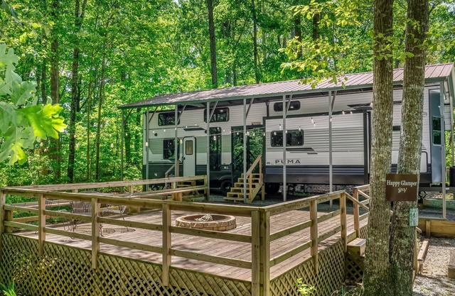 NEW Happy Glamper RV with large fire pit and deck! Cal King Bed | WiFi| Hammock