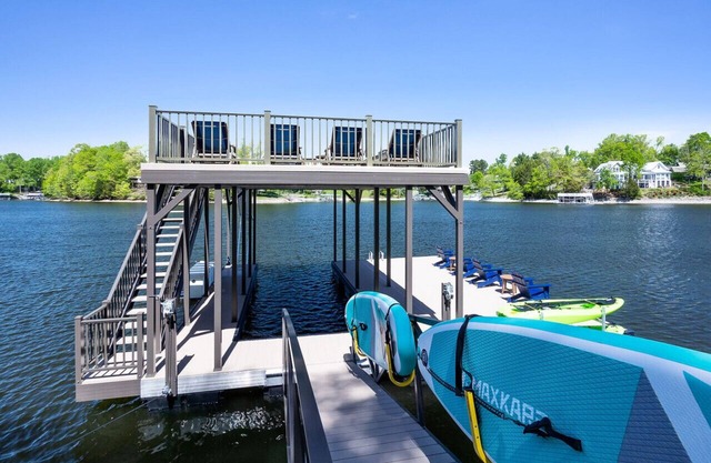 New Home, Dock, Home Theatre, Hot Tub, Fire Pit, Kayaks