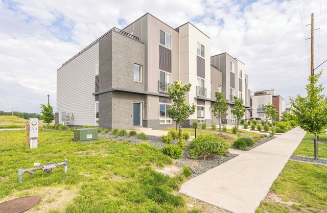 NEW home located downtown!Family-friendly, walkable to coffee shops, restaurants