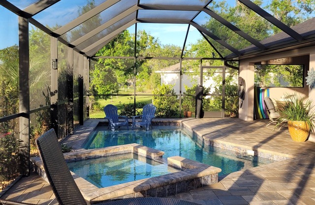 NEW HOME, PRIVATE POOL & SPA IN QUIET NEIGHBORHOOD GREAT FOR FAMILIES
