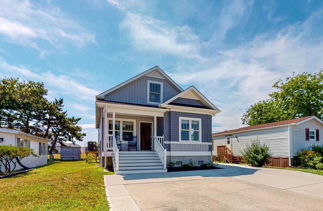New home steps from Northside Park with shared pools, tennis & pickleball