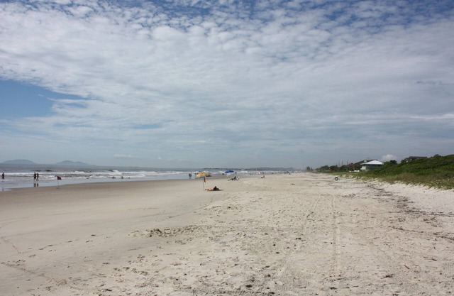 New house w / WiFi 100 meters from the beach. See calendar availability.