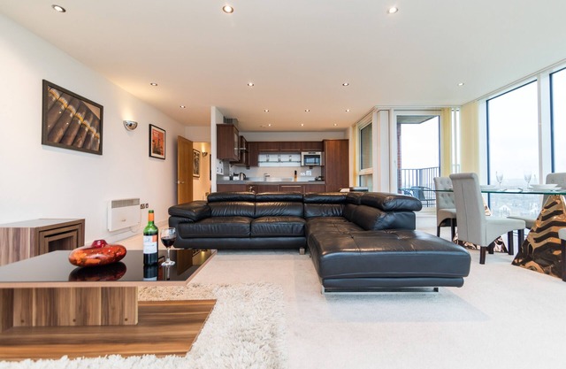 New Island 2 Bed and 2 Bath Apartment