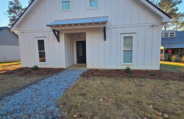 New lakefront 3 bedroom, 2 story house in lovely Georgetown with private dock