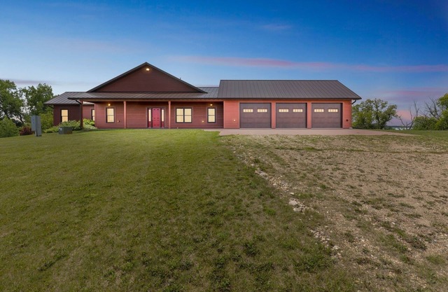 NEW! Lakeside 4BR Retreat | Private, Peaceful & Scenic