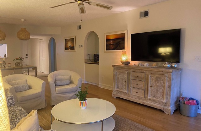 NEW Lely Resort Golf Community beautiful condo - bathrooms redone end 2023!