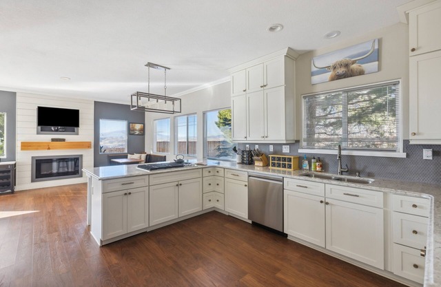 NEW LISTING! A Slice of Heaven: Scenic Getaway with Hot Tub by RedAwning