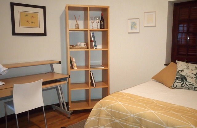 New Listing Bungalow Room in Heritage House on Paarl historic Main Rd,