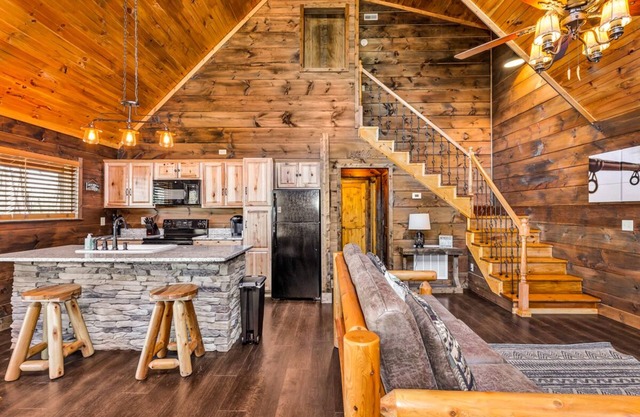 New Listing - Cabin on Lake Guntersville