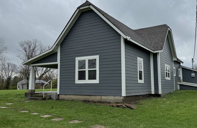 NEW LISTING Charming Country Home Near Grand Park and Downtown Zionsville