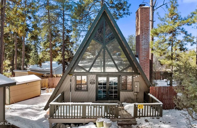 New Listing - Cozy A-Frame cabin in adorable Mt neighborhood just 12 min to DT!