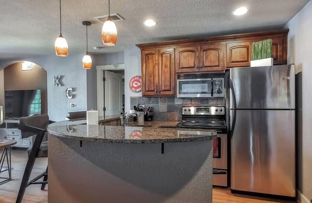 New Listing Luxury King Plaza