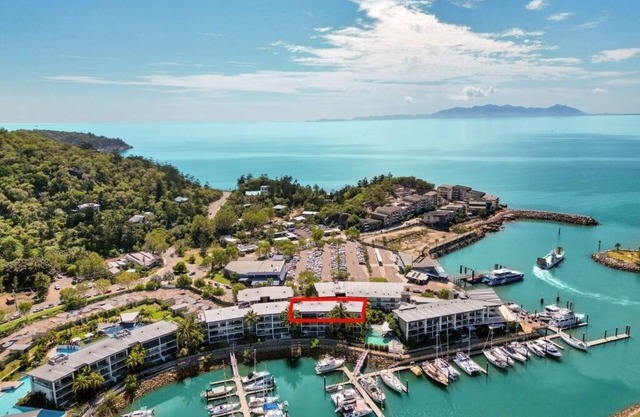 NEW LISTING Luxury Waterfront Four Bedroom Penthouse Blue on Blue Resort
