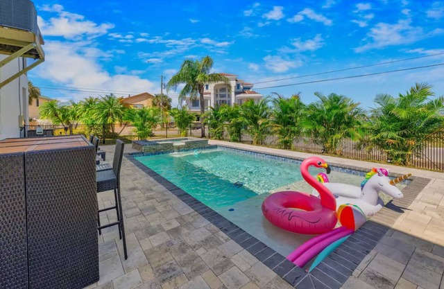 New Listing - Private Estate w/Heated Pool+Arcade+Pickleball+Kayaks+Waterfront