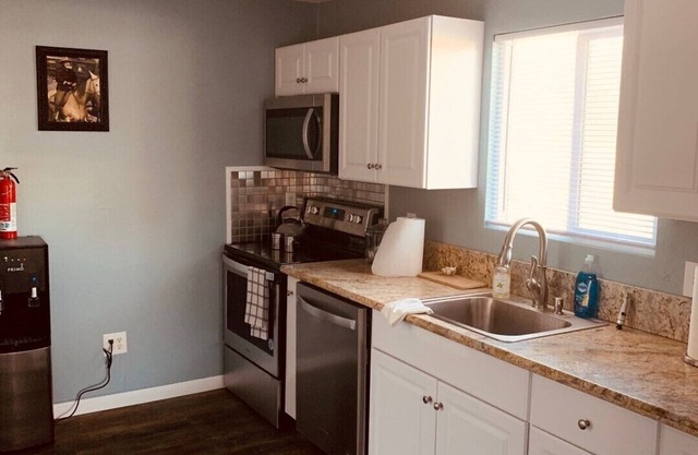 New Listing! Rebb's Cozy Cottage near Sequoia National Park