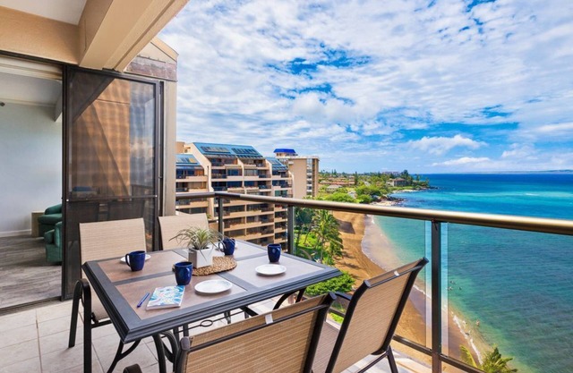 New Listing- Spacious, Remodeled Direct Beachfront with A/C & on Sandy Beach