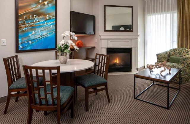 NEW LISTING! Tahiti Resort 2 Pools HOT TUB Wi-Fi FREE STRIP SHUTTLE Fitness Ctr