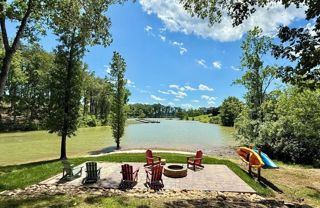 New listing! TN Lake Cottage, Douglas Lake, Lakefront, Firepit, Hot tub, Kayaks