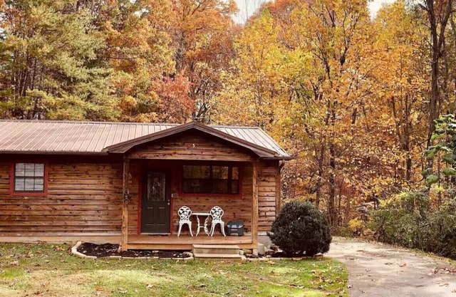 NEW LISTING! TRANQUIL TWIN CABINS 2BR/1BA-EACH! PERFECT SMOKY MOUNTAIN RETREAT!