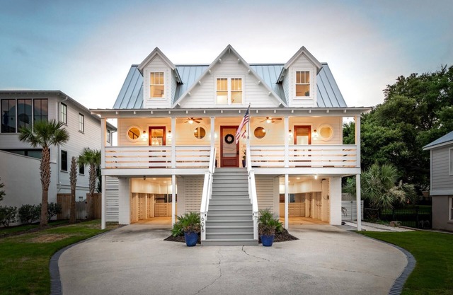 New Listing! Views, Dock & Pet Friendly! Large Private Pool!