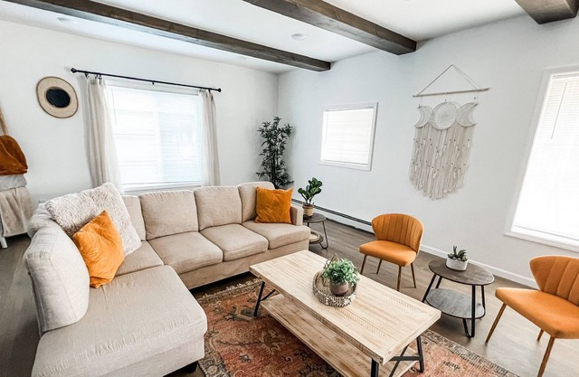 New London 4bed/2.5bath/2,200sf Home Just 20min from Fox Valley!