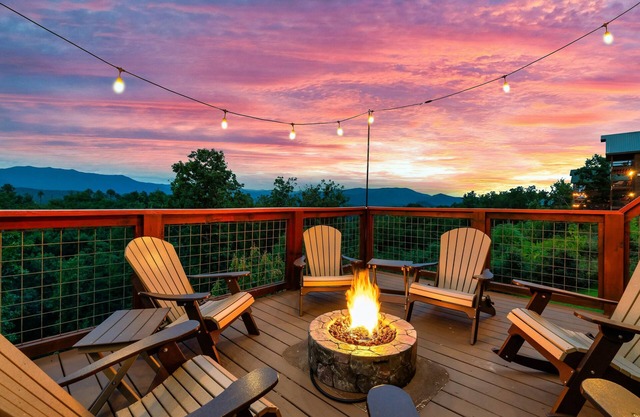 New Lux Cabin With Views, Game Rm, Movie Theater!