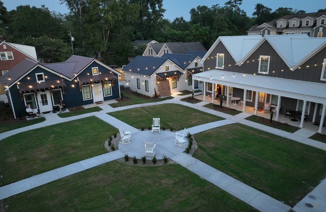 New Luxury 1BR Cottage in Downtown Auburn!