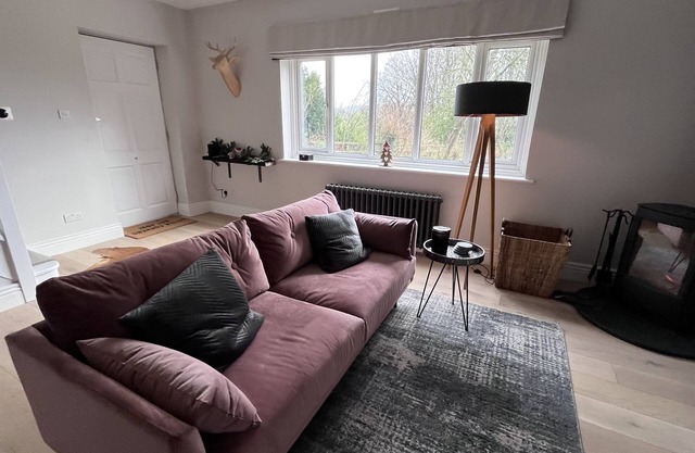 NEW Luxury 2 bed Cottage in the Historic City Winchester with private parking