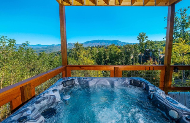 NEW Luxury 3-story cabin! MTN Views Hot Tub, Game Room, Fire Pit- Summer Pools!